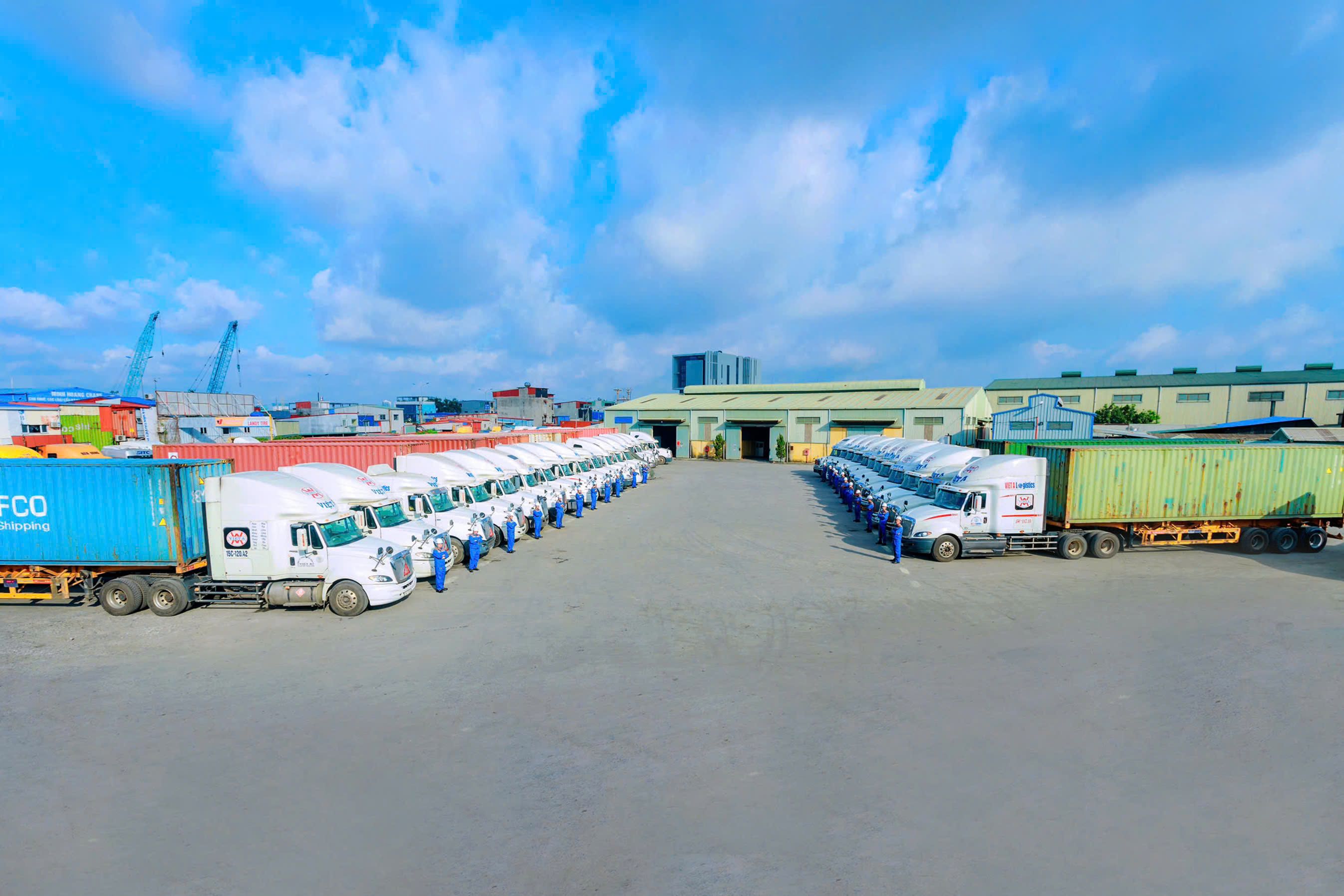 Vận tải hàng hóa bằng đường bộ